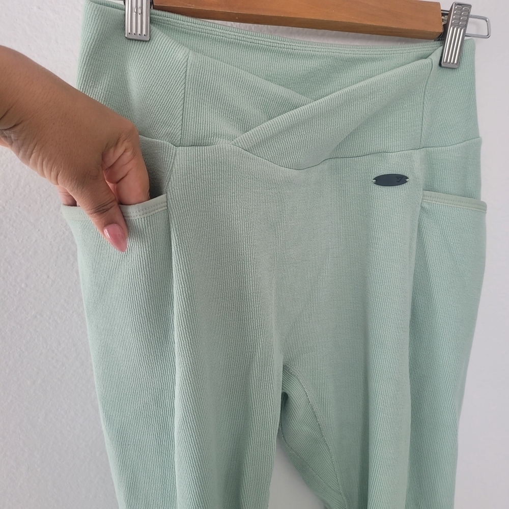 Gymshark Poise Cropped Leggings Light Green Legging Capris Size M - Picture 7 of 11